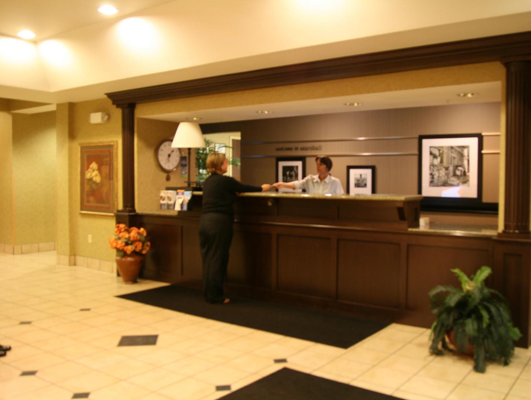 Hampton Inn Marshall Bagian luar foto