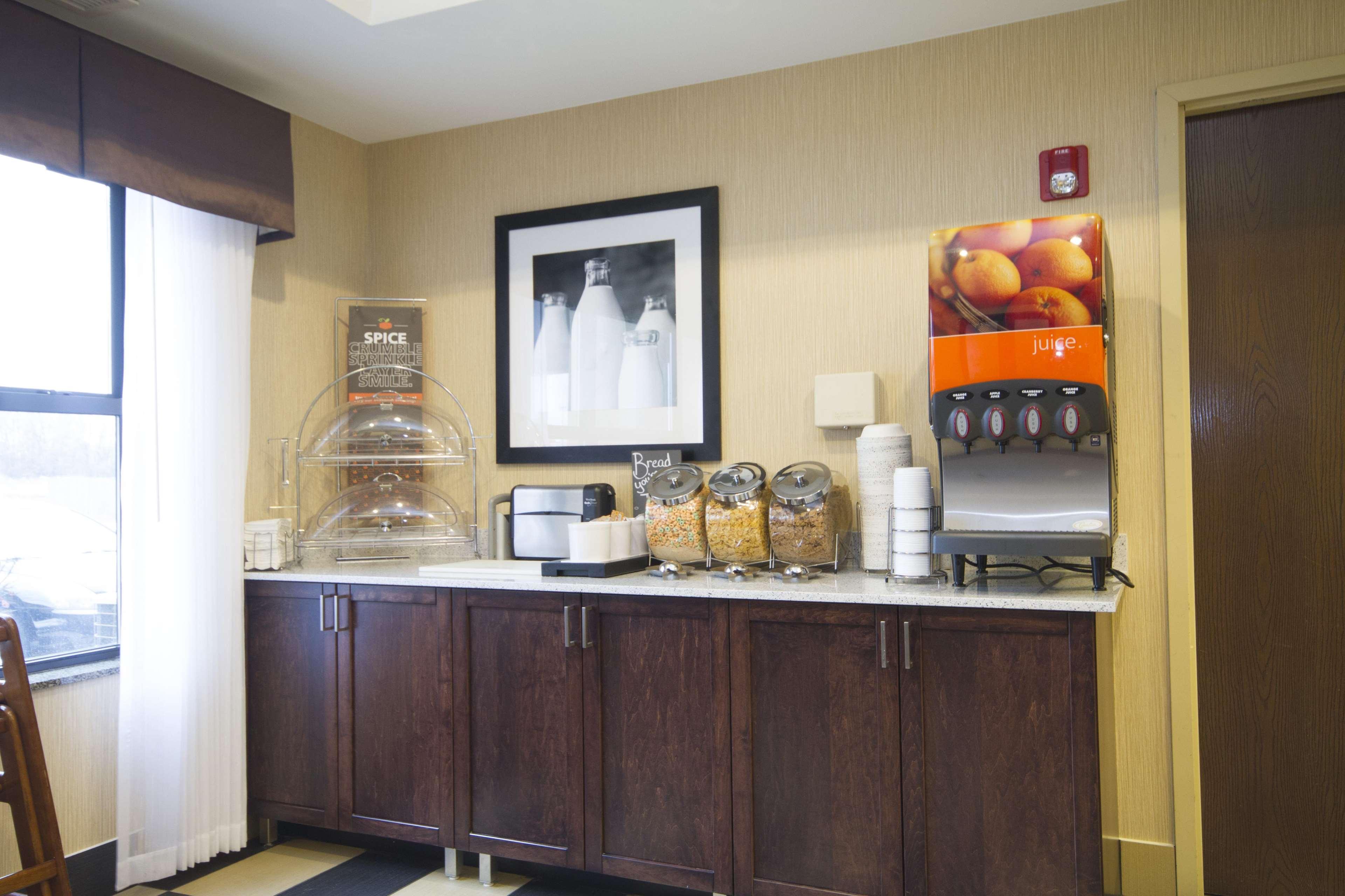 Hampton Inn Marshall Bagian luar foto